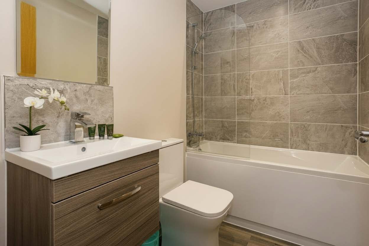 Bathtub, free toiletries, hair dryer, towels
