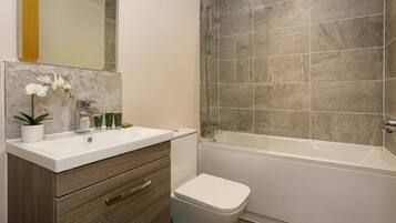 Bathtub, free toiletries, hair dryer, towels