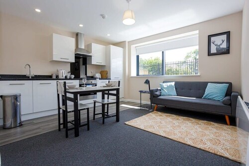 Sleek 1BR City Apt 5 Mins to Manchester Stn