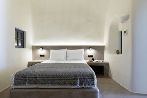 Suite Deluks, hot tub | Brankas dan didekorasi berbeda-beda