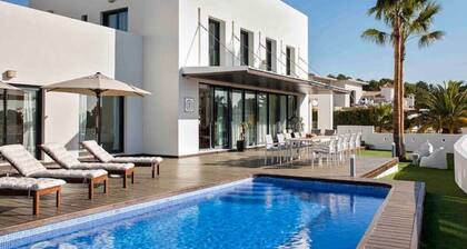 Modern Luxury Villa - 5 brm, heated pool, sea views, gym