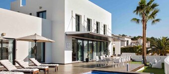 Modern Luxury Villa - 5 brm, heated pool, sea views, gym