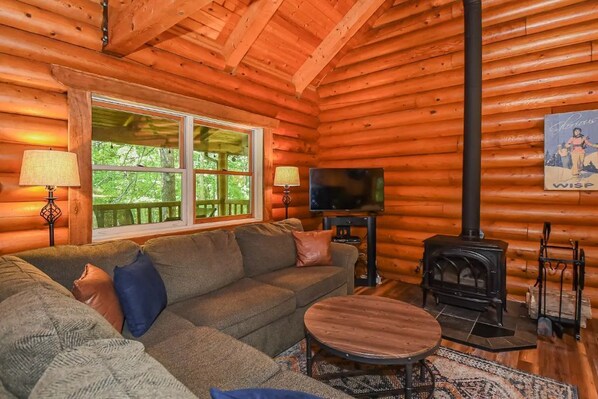 TV connectée, cheminée, baby-foot, table de tennis de table