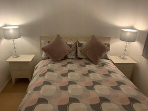 Chalet | 2 bedrooms, iron/ironing board, free WiFi, bed sheets - Lovely 5 Person Chalet in St Margaret's at Cliffe (Dover)