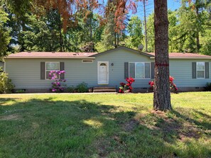 Exterior - Hayden’s Green Acres on Big Fall Creek, 3BR 2Bath including River Access (Fall Creek)
