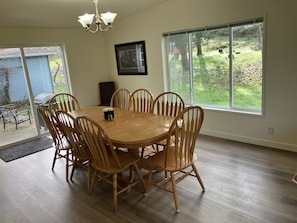 Dining - Hayden’s Green Acres on Big Fall Creek, 3BR 2Bath including River Access (Fall Creek)