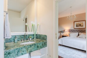 6 chambres, fer et planche Ă repasser, Wi-Fi gratuit, draps fournis