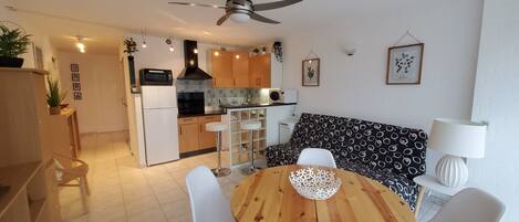 Smart TV, DVD player, stereo