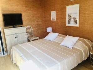 2 bedrooms, iron/ironing board - Lovely, quiet apartment close to beach and shops (Saint-Cyprien)