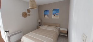 2 bedrooms, iron/ironing board
