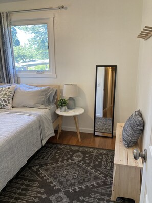 3 bedrooms, desk, iron/ironing board, travel crib - Cozy home with large yard oasis! (Beaverton)