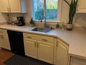 Fridge, microwave, oven, stovetop - Cozy home with large yard oasis! (Beaverton)