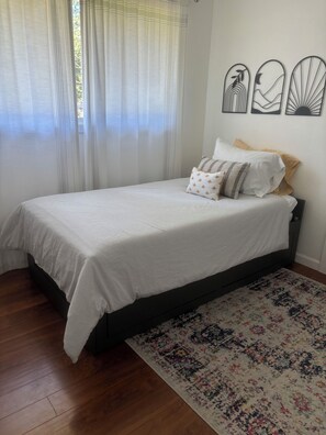 3 bedrooms, desk, iron/ironing board, travel crib