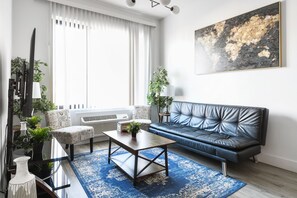 Smart TV - Beautiful 1BR Next to Airport 1965 (Elizabeth)