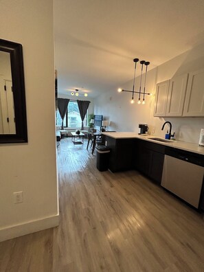 Interior - Cozy Studio Near Airport 1596 (Elizabeth)