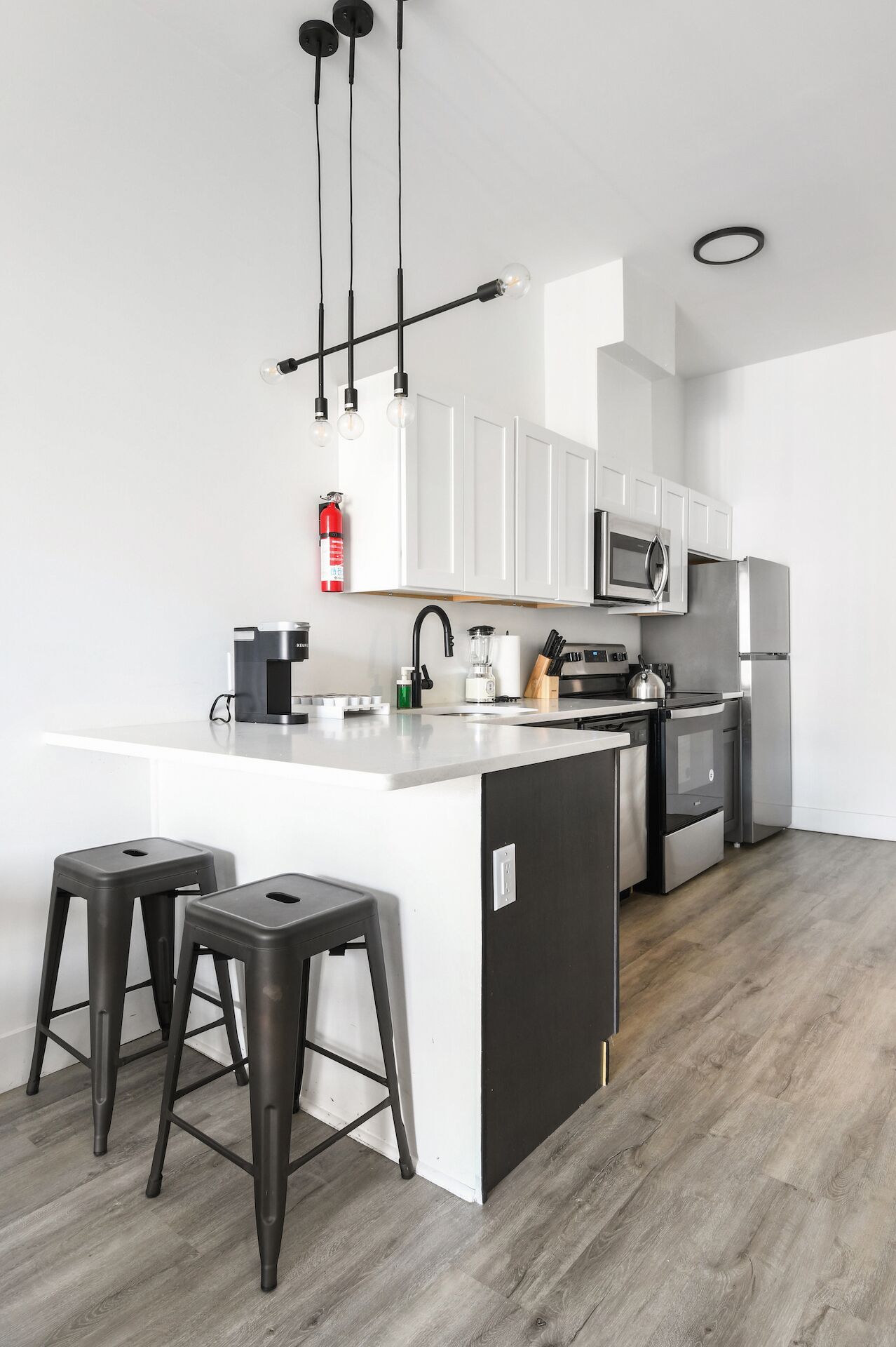 Frigorifero, microonde, forno, piano cottura