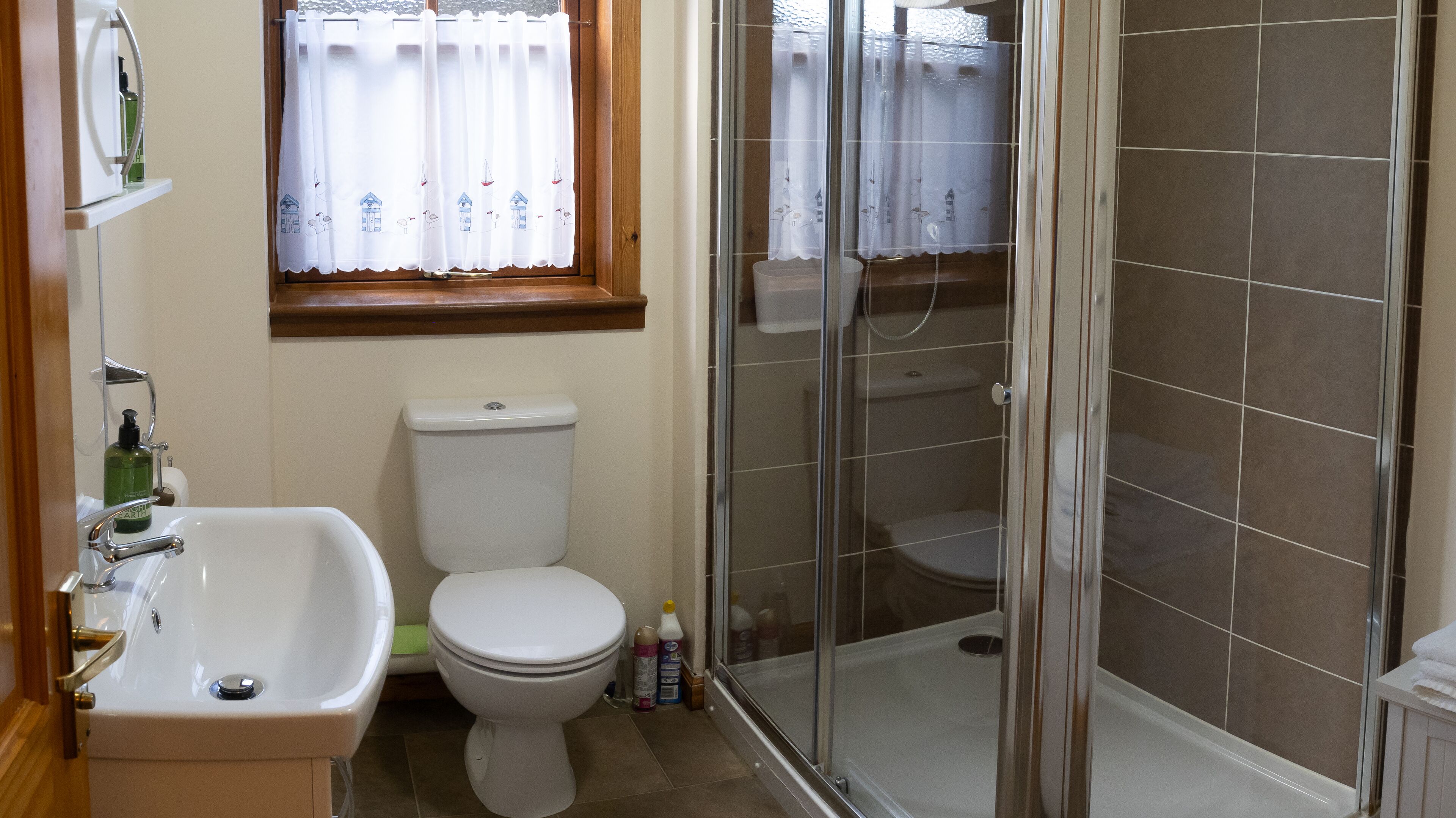 Apartment, 2 Bedrooms | Bathroom | Soap, shampoo