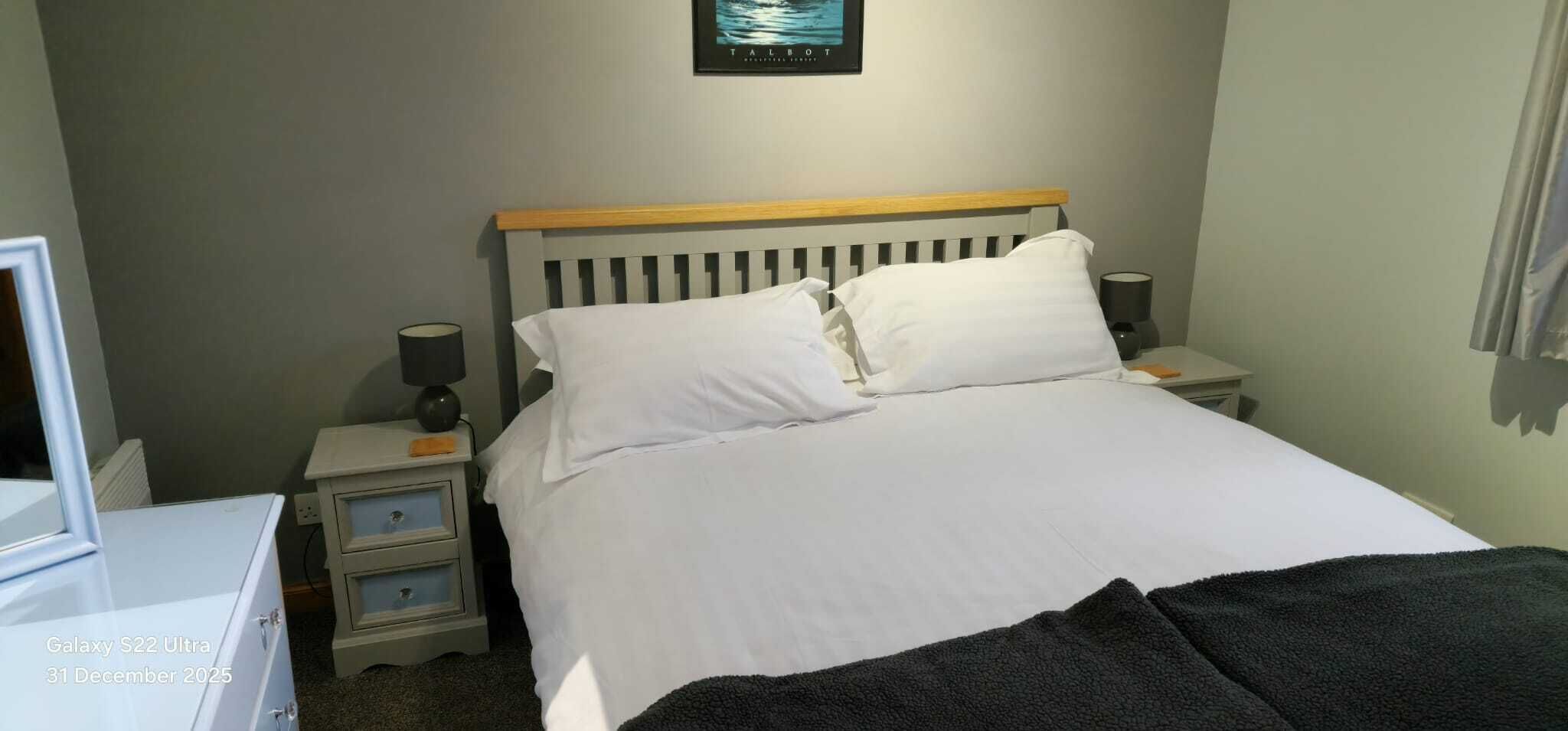 Apartment, 2 Bedrooms | 2 bedrooms, bed sheets