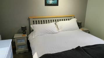 Apartment, 2 Bedrooms | 2 bedrooms, bed sheets