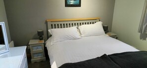 Apartment, 2 Bedrooms | 2 bedrooms, bed sheets - Apartment 65B (Thurso)