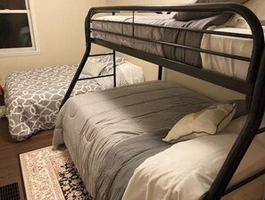 3 quartos, Wi-Fi de cortesia, roupa de cama