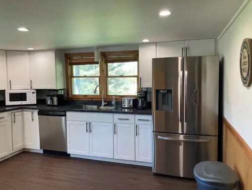 Peaceful & Serene 120 Acre Mountain Farm Retreat