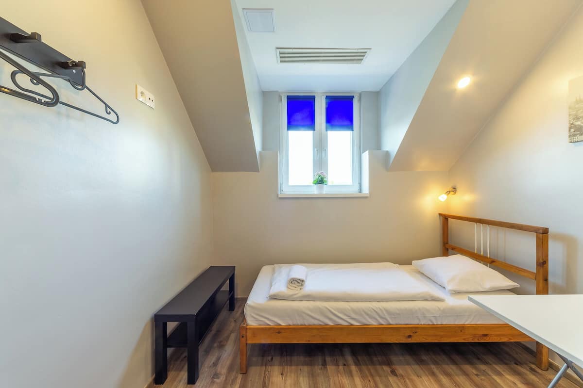 Single Room | Free WiFi, bed sheets