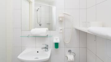 Ducha, toallas, jabón y champú