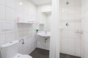 Shower, towels, soap, shampoo - Minimino hotel (Prague)