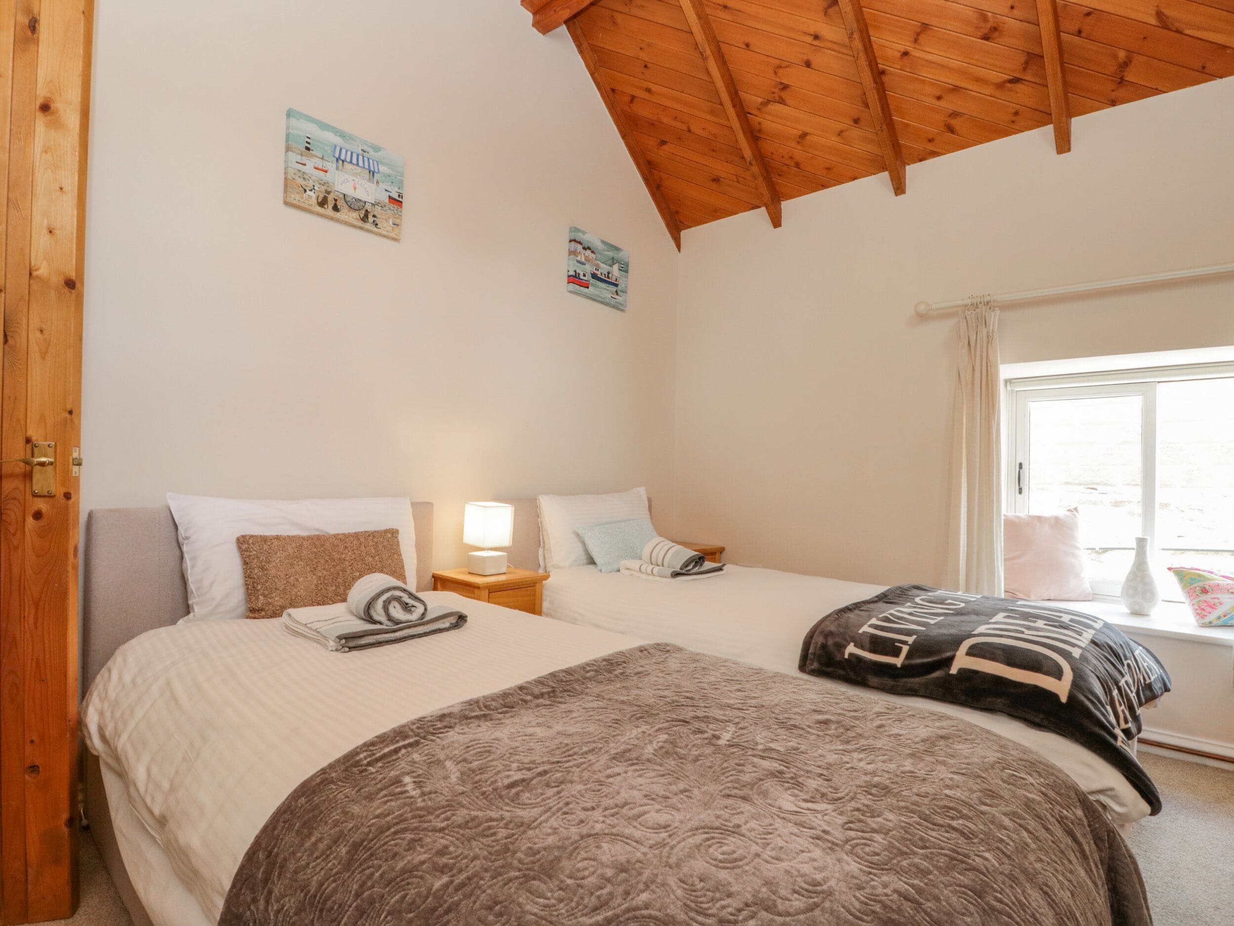 Cottage | 2 bedrooms, individually decorated, individually furnished, free WiFi