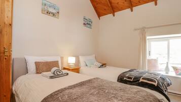 Cottage | 2 bedrooms, individually decorated, individually furnished, free WiFi