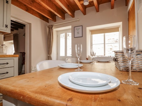 Cottage | Private kitchen | Fridge, dishwasher, electric kettle, toaster