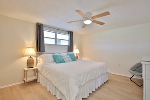 2 habitaciones, escritorio, tabla de planchar con plancha y wifi gratis