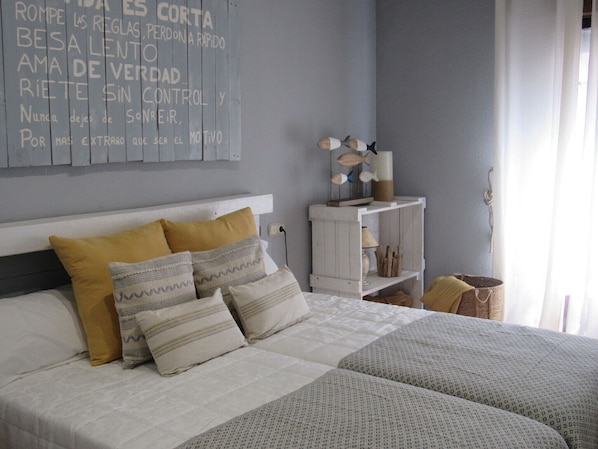 2 habitaciones, cuna de viaje, wifi gratis y ropa de cama