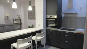 Micro-ondes, four, plaque de cuisson, cafetière/bouilloire