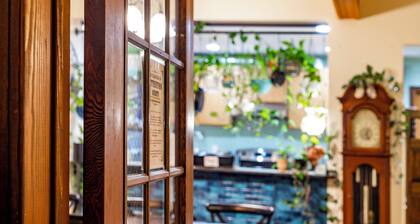 #3 Glacier Lake Trail Shared Bath- Adults Only