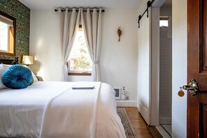 1 bedroom, blackout drapes, iron/ironing board, WiFi