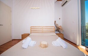 3 bedrooms, iron/ironing board, travel cot, WiFi