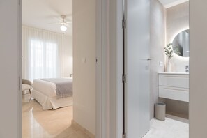 1 chambre, fer et planche à repasser, accès Internet, draps fournis