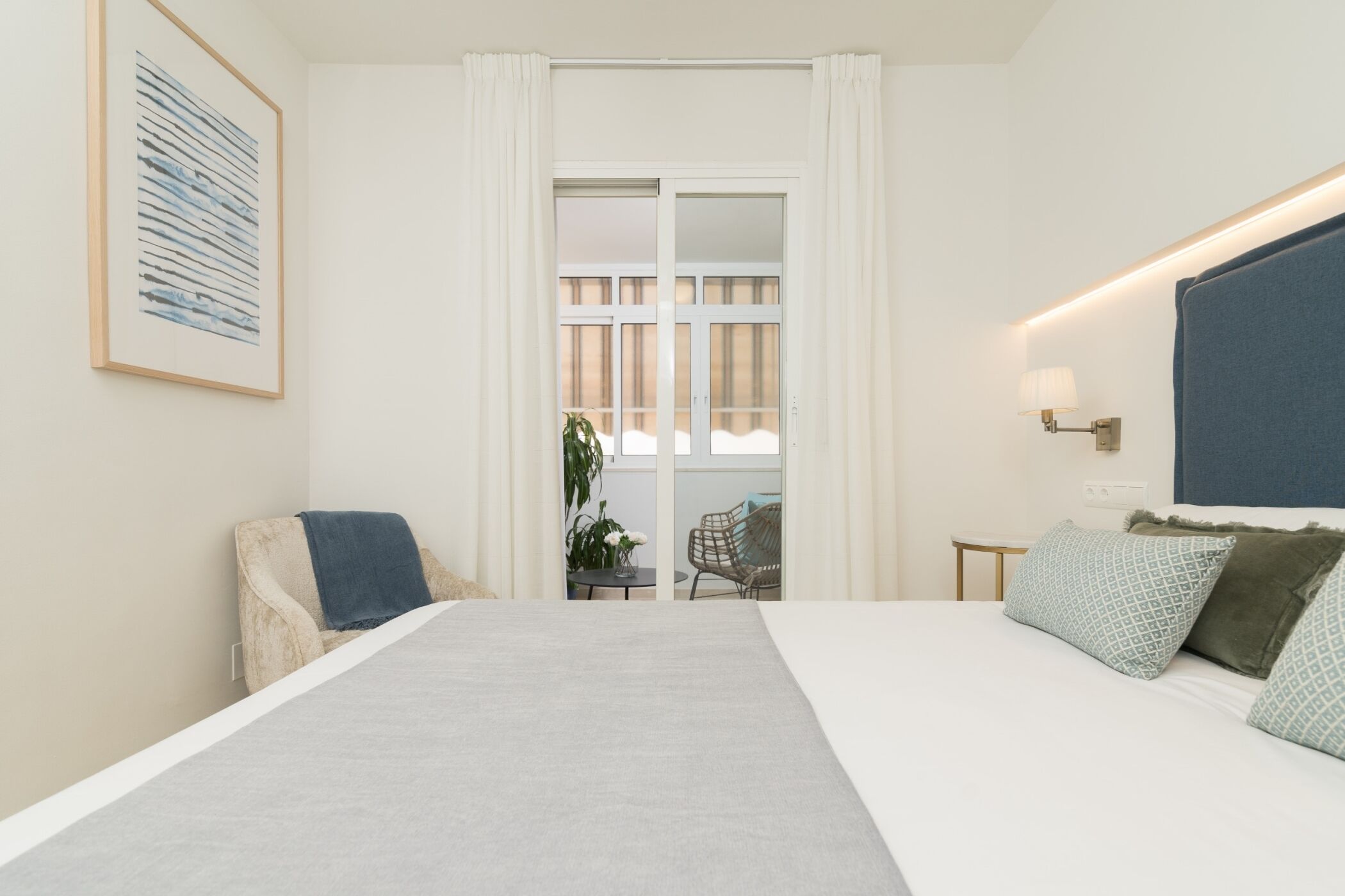 1 slaapkamer, een strijkplank/strijkijzer, internet, beddengoed