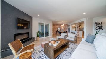 Téléviseur connecté, foyer, Netflix, Hulu