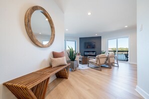 Smart TV, fireplace, Netflix, Hulu