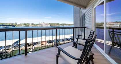 CASTAWAY on Lake Hamilton - 3 bedroom with boat slip