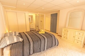 6 Schlafzimmer, Bügeleisen/Bügelbrett, WLAN, Bettwäsche