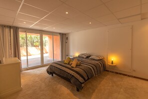 6 chambres, fer et planche à repasser, Wi-Fi, draps fournis