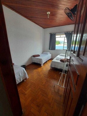 Minibar, Schreibtisch, laptopgeeigneter Arbeitsplatz, kostenloses WLAN