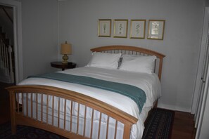 3 bedrooms, desk, iron/ironing board, travel cot