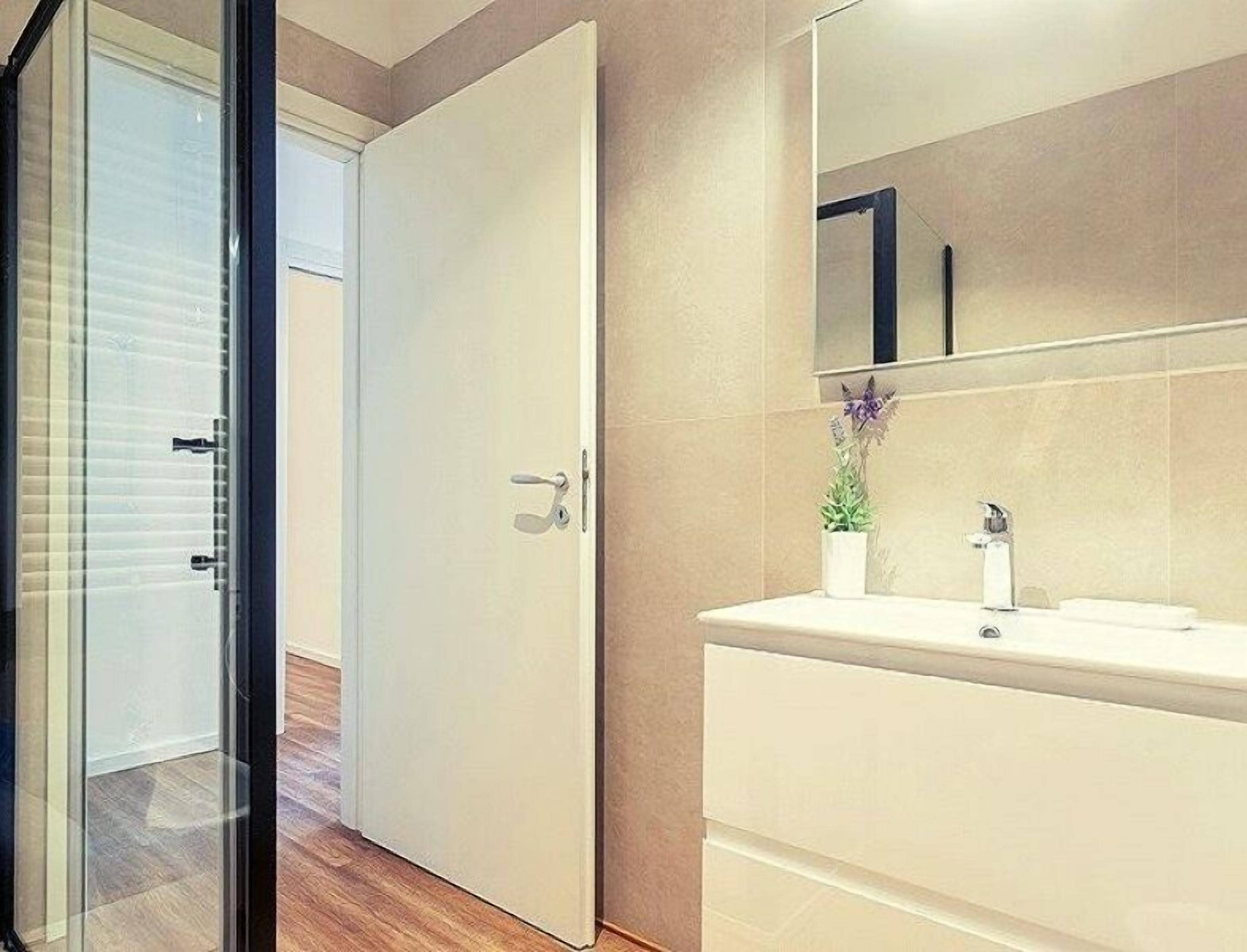 豪華開放式客房 | 浴室 | 淋浴設備、免費梳洗用品、風筒、拖鞋