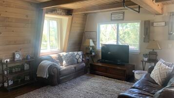 Smart TV, fireplace, stereo