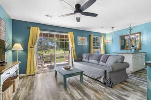 Condo, Multiple Beds, Kitchen, Golf View | Living room | 40-inch TV with cable channels